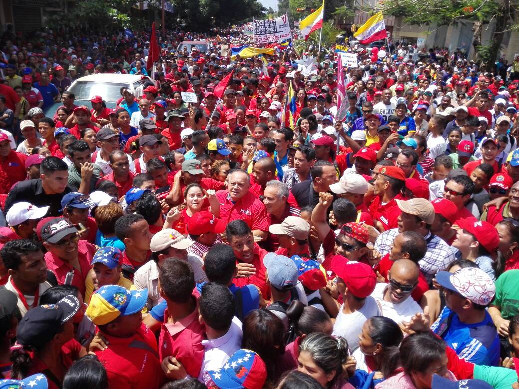 RAMONAMARTINE12's tweet photo. PUEBLO EN LA CALLE | Falcón ratifica su lucha en defensa de la paz y la... https://t.co/6uqfHcE6Vl by #Beatrizgomez278 via @c0nvey https://t.co/Gq09uBjMp3