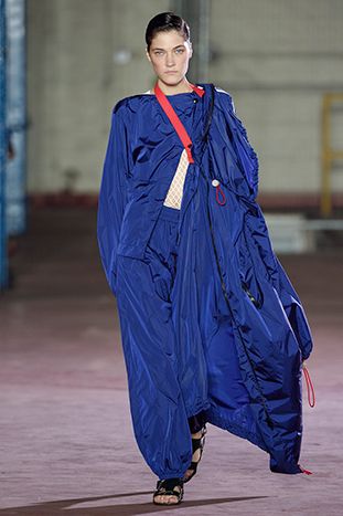 Madame Figaro Japon 17 春夏 イットガールには自由なドレスを T Co T03xjjtkwe 17春夏トレンド 17ss ファッション Madame Figaro Japon 17 春夏 イットガールには自由なドレスを T Co T03xjjtkwe 17春夏トレンド 17ss ファッション