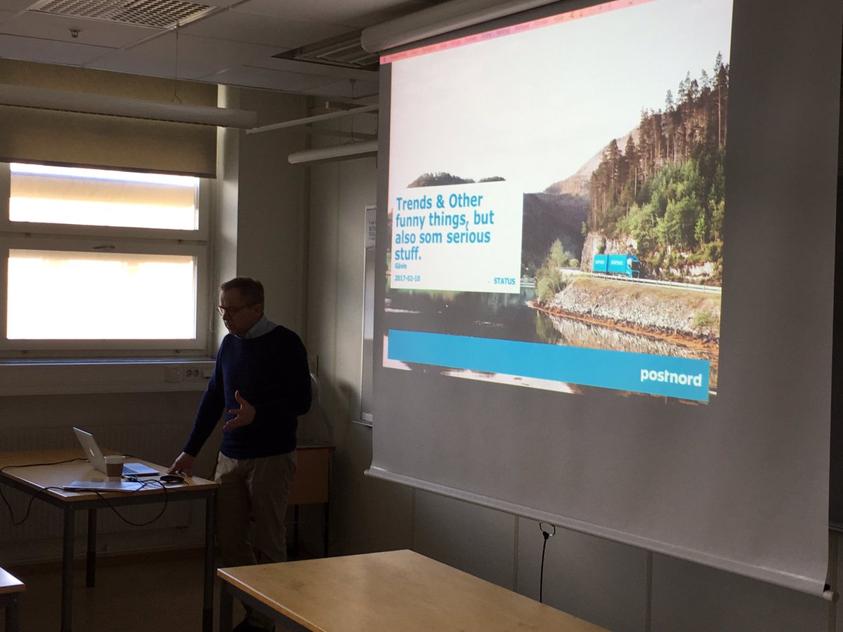 klashjort's tweet photo. Studenterna på Service Management får en duvning i e-handel och logistik av @ArnepaPosten i kursen service logistics. https://t.co/4t668VjXHU