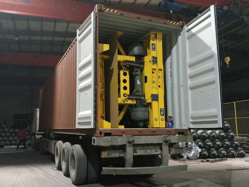 Rear part cutting bolted connection, ship the flatbed trailer in container. #flatbedtrailer #containertrailer #semitrailer #trucktrailer