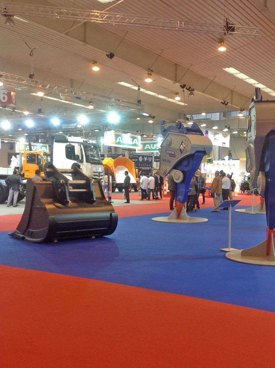 XCentricFrance's tweet photo. A #SMOPYC2017 #Xcentric dévoile le nouveau #XcentricRipper Phase 2, #MiningSeries pour l'extraction.
RDV Hall 6, street E-F, stand 11-22 https://t.co/LUnvTPrjz5