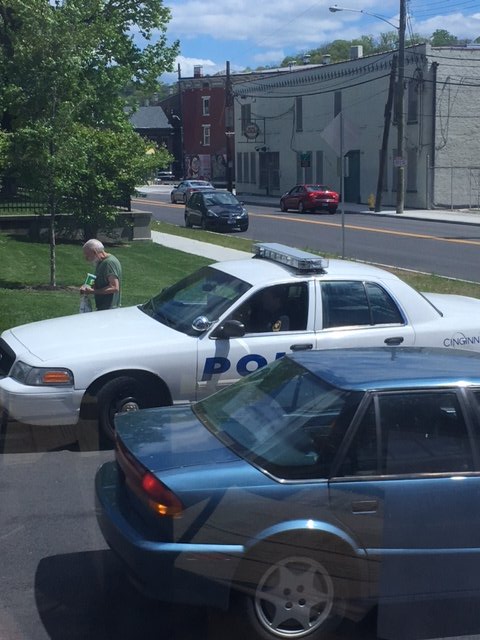 Ally Kraemer (@allykraemer) on Twitter photo ICYMI: Someone caught a <a href="/CincyPD/">Cincinnati Police Department</a> officer giving lunch to a man in need. See the photos & thank the officer: bit.ly/2oIv9Zm <a href="/WCPO/">WCPO 9</a> ICYMI: Someone caught a <a href="/CincyPD/">Cincinnati Police Department</a> officer giving lunch to a man in need. See the photos & thank the officer: bit.ly/2oIv9Zm <a href="/WCPO/">WCPO 9</a>