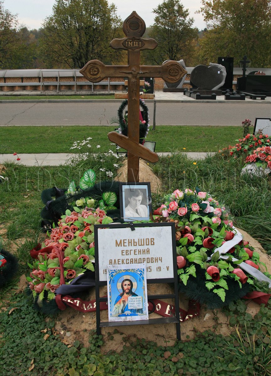 RitualRus's tweet image. Могила Евгения Меньшова ritual-rus.ru/mogily-znameni…