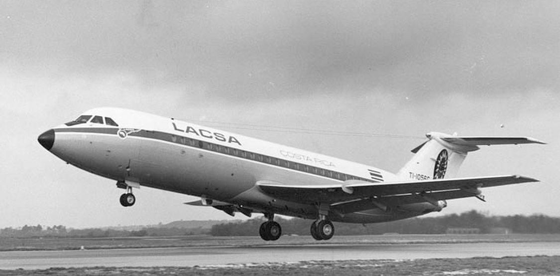 nacion's tweet photo. Su majestad el BAC 111 https://t.co/0eQ6YIcDvd https://t.co/O2XkcwUEJ5