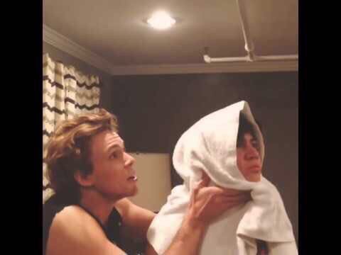 Ashton5SOS tweet picture