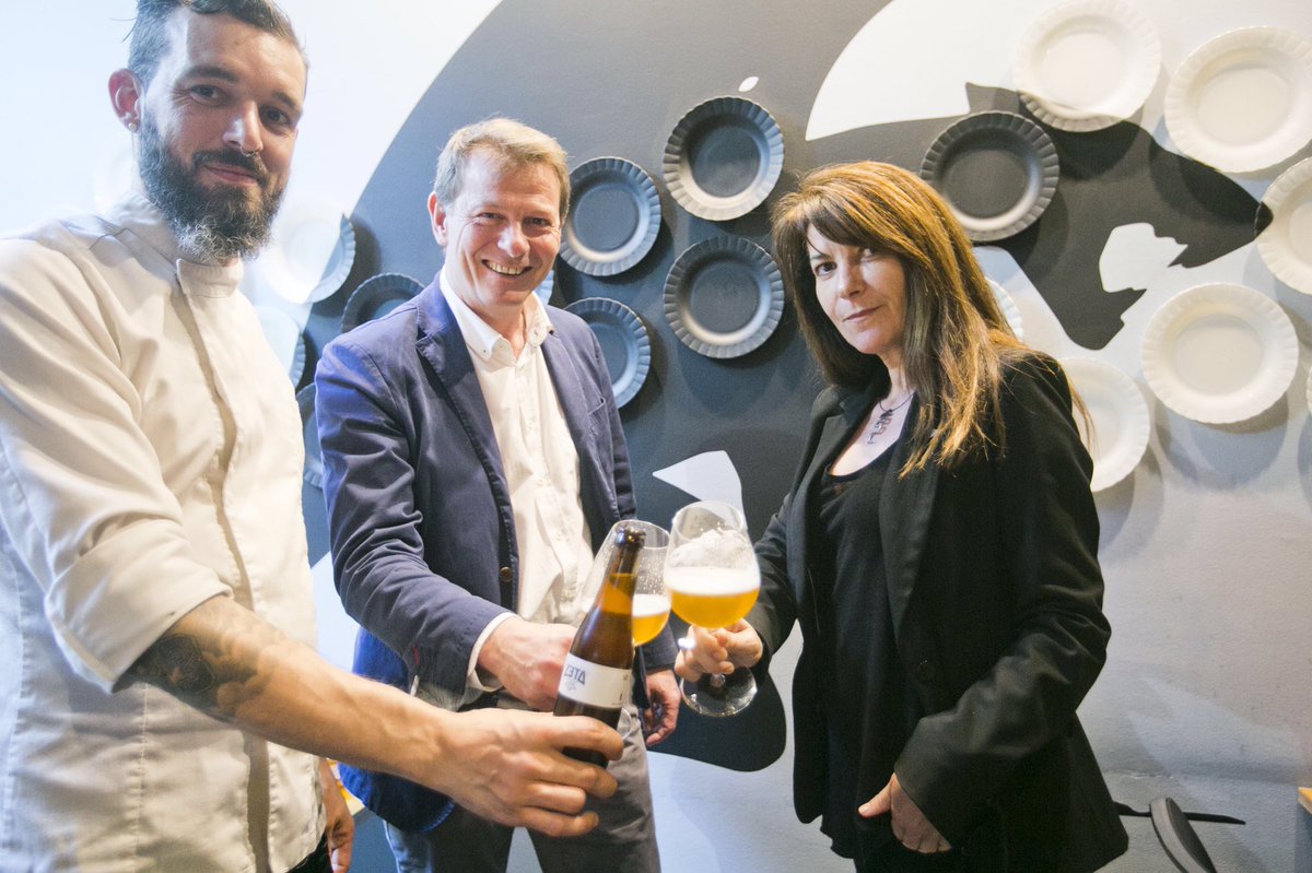 #YaenelBlog Cada cerveza con su pareja. Peculiar maridaje mano a mano entre #MercatBar y <a href="/BierwinkelSL/">Bierwinkel S.L.</a> Foto Torres 
blogs.lasprovincias.es/historiasconde…