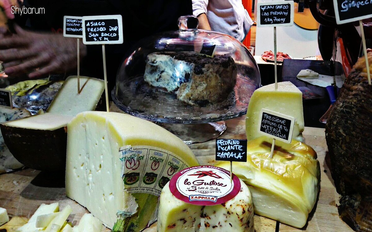 Degustación de #quesositalianos en stand de @NegriniSpain 
El mejor producto italiano, #distribucionvlc
#Shybarum #SalondeGourmets #Ifema
