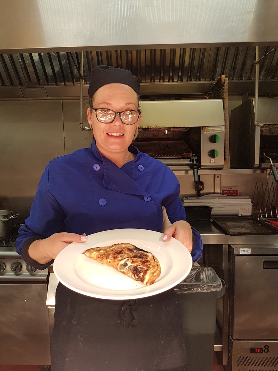 A very proud <a href="/kirtkeza/">Kerry</a> cooking an omelette this morning! #PISM 👏👏 <a href="/hawkeye1070/">Ian Hawkswood</a> <a href="/CatalinaCiurte/">Catalina Ciurte</a> <a href="/hannahfaceee/">Hannah Willis</a> <a href="/elmburyIRT/">ElmburyLodgeIRT</a>
