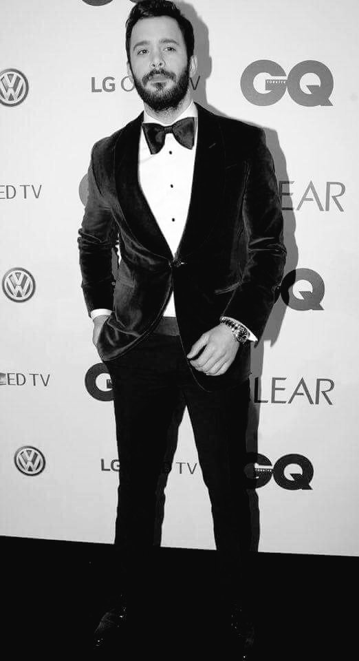 Diala128's tweet photo. içip içip düşün şimdi , neden ben ve neden sen ?!

#KA #DefÖm #ElBar #ElçinSangu #BarışArduç https://t.co/LOLS4AgMMC