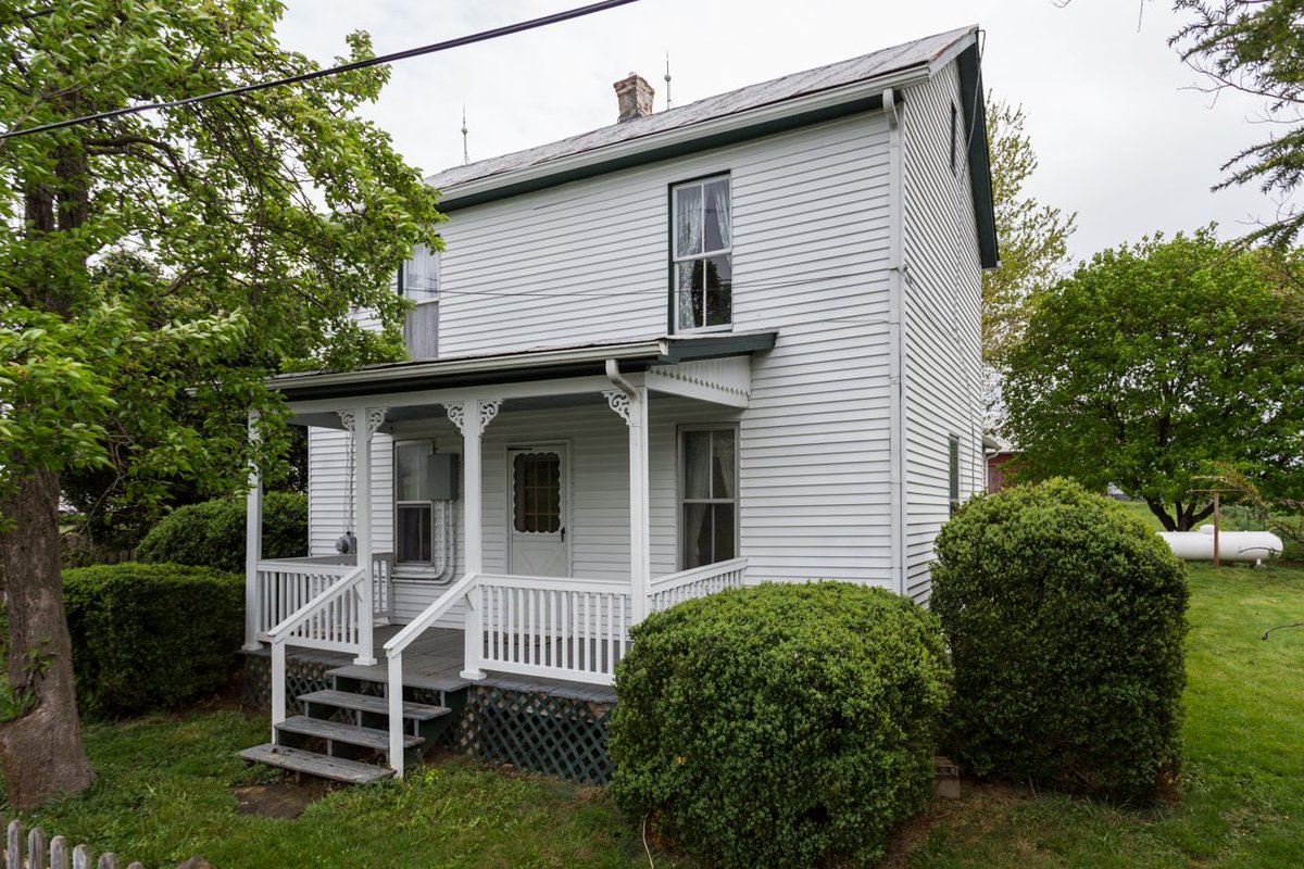 Picturesque setting at the footsteps of #SingersGlen! 9892willscreek.com #farmhouseforsale