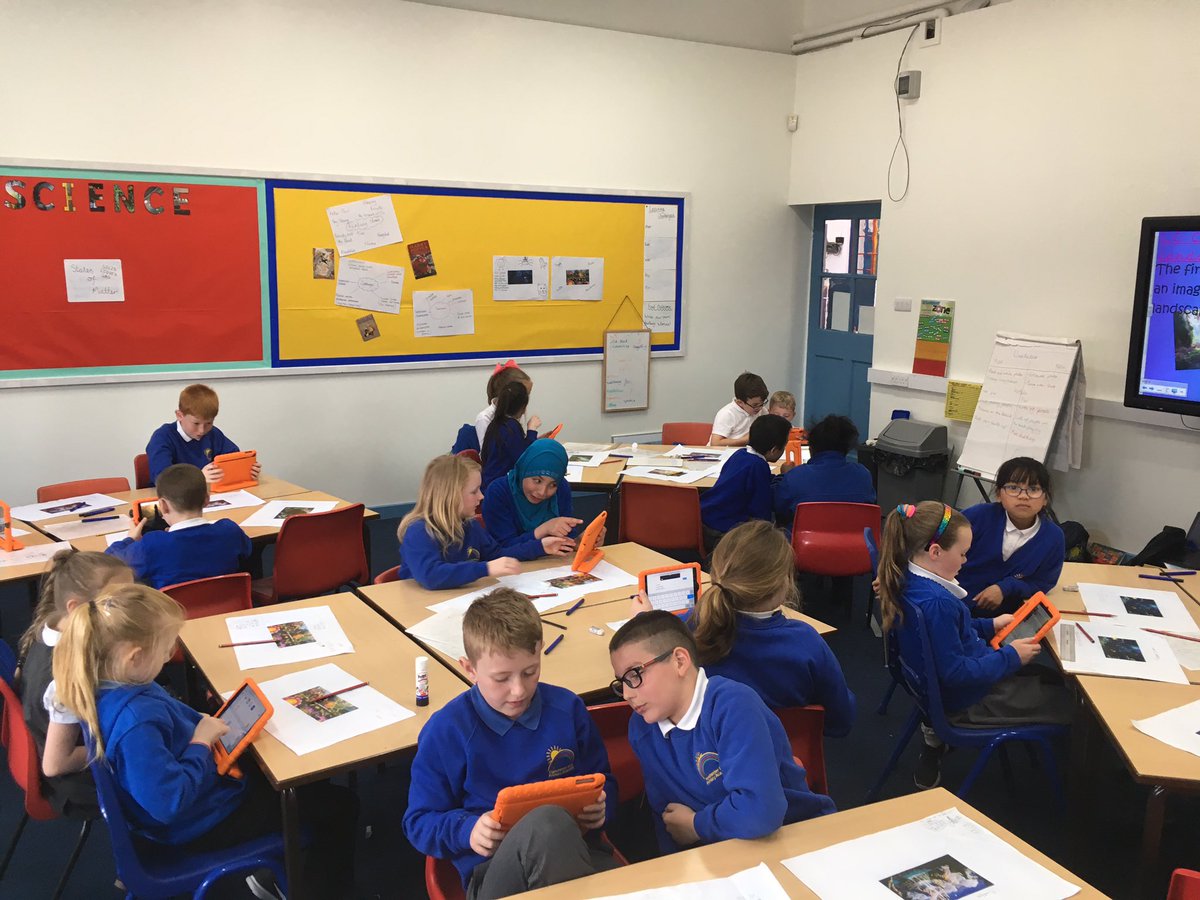 MRPAyear5b's tweet image. Using iPads to research fantasy worlds. #usingimagination #fantasy