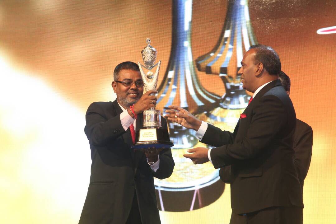 paem_fahimah's tweet photo. RT @AtletMalaysia: 2016 Best Coach Mr.Jaganathan (Olahraga - Para) #ASN2016 #TeamMAS #KitaJuara https://t.co/qiqdm1YbyB