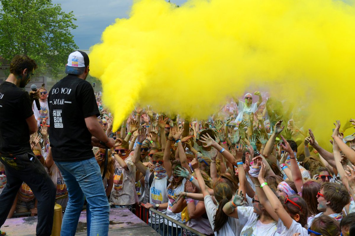 VilledeValence's tweet photo. La @RunBowColors à #Valence : une course festive et colorée avec une participation croissante (plus de 7000 personnes en 2016) #runbowcolors https://t.co/4ZIwcGtXD4