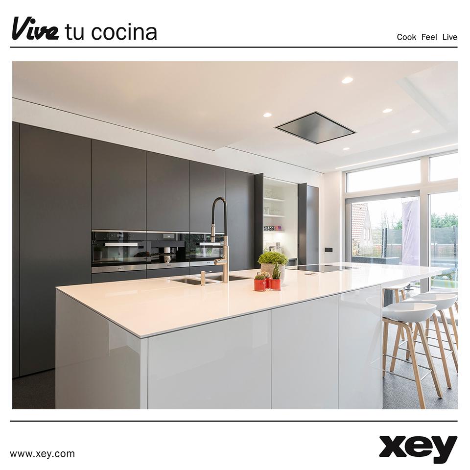 xey_es's tweet photo. Hoy en nuestro blog de decoración, los pros y los contras de poner una isla en la cocina https://t.co/ew0pci9ISe https://t.co/p4K4cFCxsm