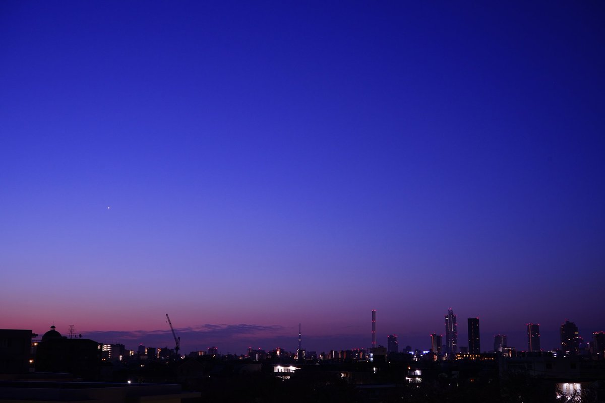 Twitter पर 宣 夜明け前の紫がかった空と街 このわずかな時間が好きです 写真好きな人と繋がりたい Coregraphy 池袋方面 マジックアワー Mysky