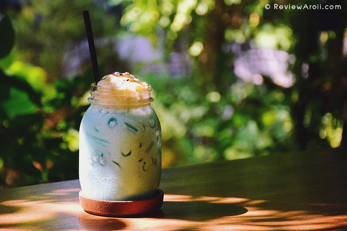 ReviewAroii's tweet photo. The 66 Cottage คาเฟ่น่ารักๆ กลิ่นอายวินเทจในสวนสไตล์อังกฤษ จิบเครื่องดื่ม ทานเบเกอรี่คลอเคล้าด้วยดนตรีจังหวะสบายๆ ร้านติด BTS อุดมสุข แนะนำ! https://t.co/orQN9fOw1X