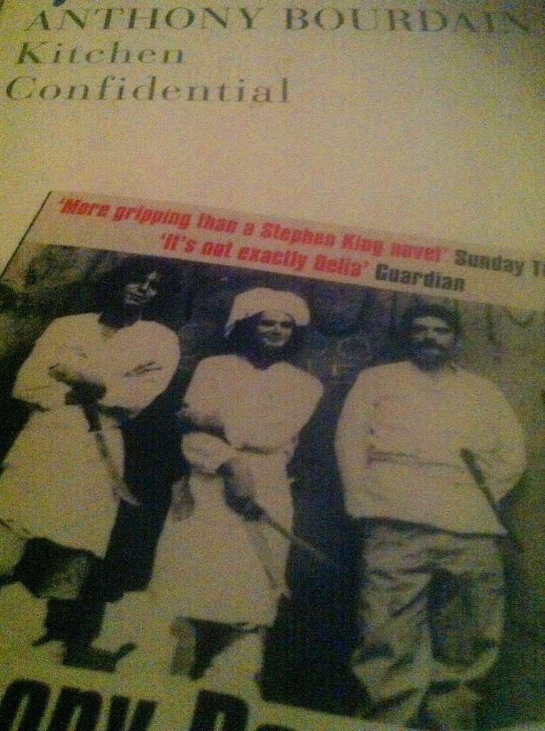 Dim_Bac's tweet image. It's an old one but thought I had to flip its pages #kitchenconfidential by @anthonybourdain