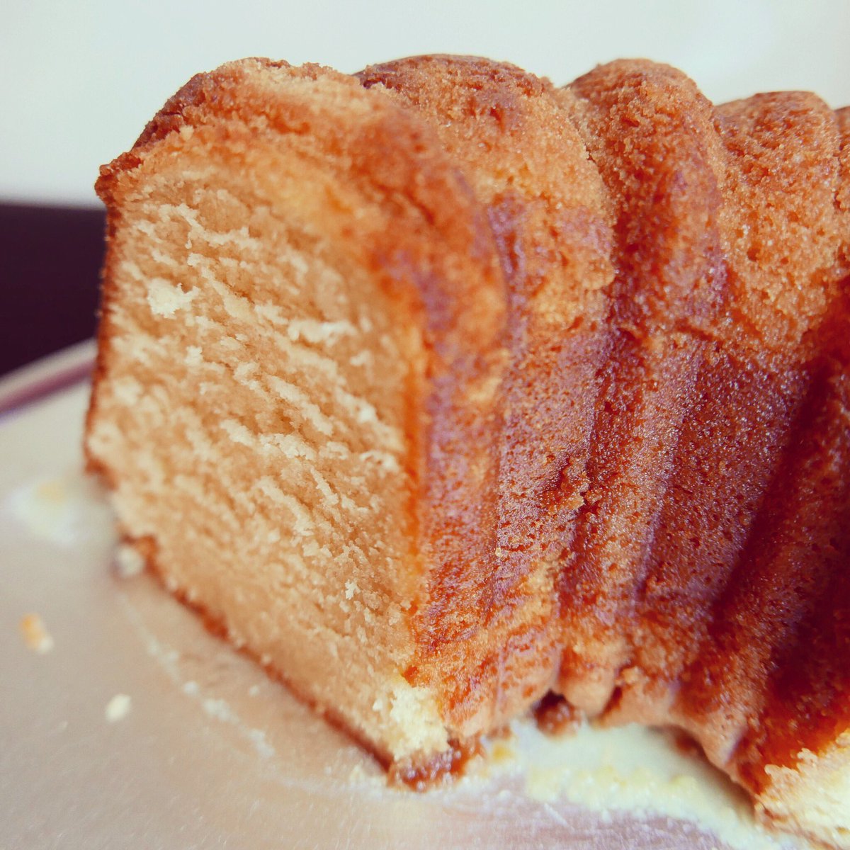 Raise a toast to golden vanilla Kentucky Bourbon Cake drizzled in <a href="/JimBeamUK/">Jim Beam UK</a> bourbon sugar glaze. A celebration of southern flavours! 🇺🇸