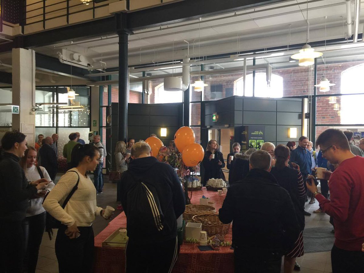 Iloisesti kuplivaa simaa ja makeita munkkeja #AkateeminenWappu  #UCPori #TUKKK