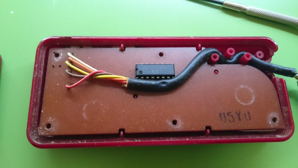 Abanum 30年前の自分に会いに行く 昔 友人につくってあげたファミコンの連射コントローラーの修理 を始める 一見 半田が外れた箇所が無いので 清掃だけで直ったりして でも 動作確認用のファミコン借りるの頼んでなかったので コントローラーだけ Abanum 30年前の自分に会いに行く 昔 友人につくってあげたファミコンの連射コントローラーの修理 を始める 一見 半田が外れた箇所が無いので 清掃だけで直ったりして でも 動作確認用のファミコン借りるの頼んでなかったので コントローラーだけ