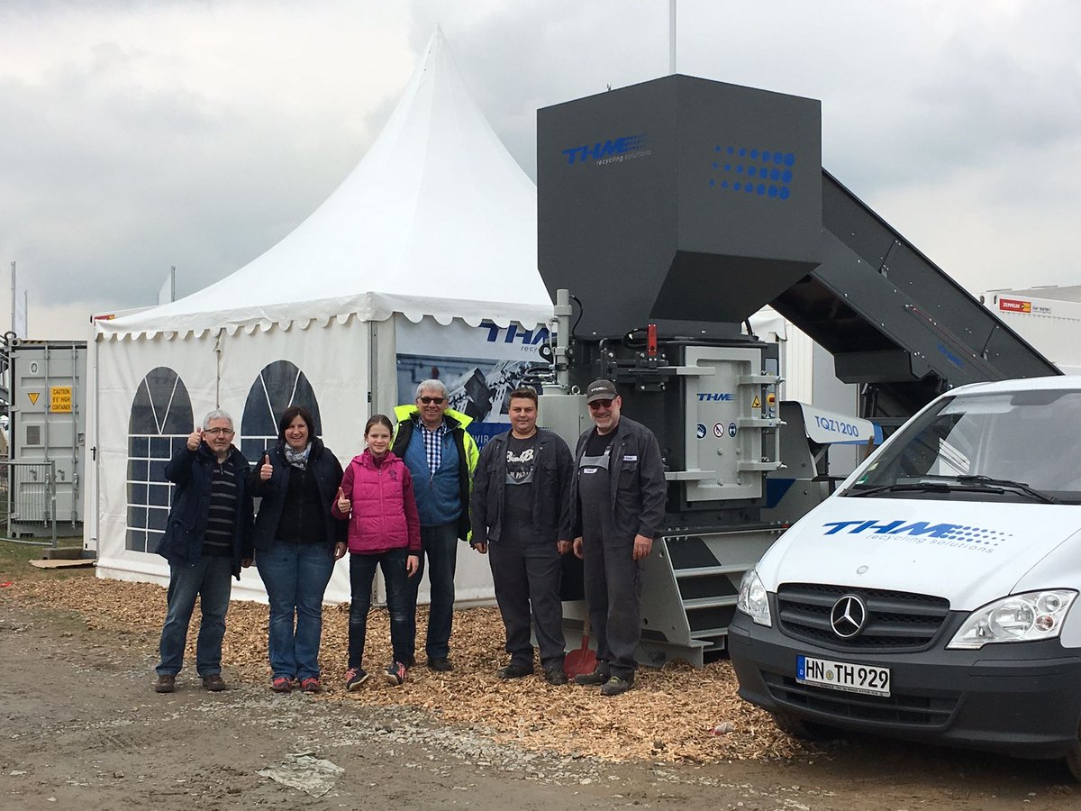 THM Messe-Aufbau-Team bei der Arbeit!
Morgen geht's los! Wir freuen uns auf Ihren Besuch!
buff.ly/2oLtdji
#THM Recycling