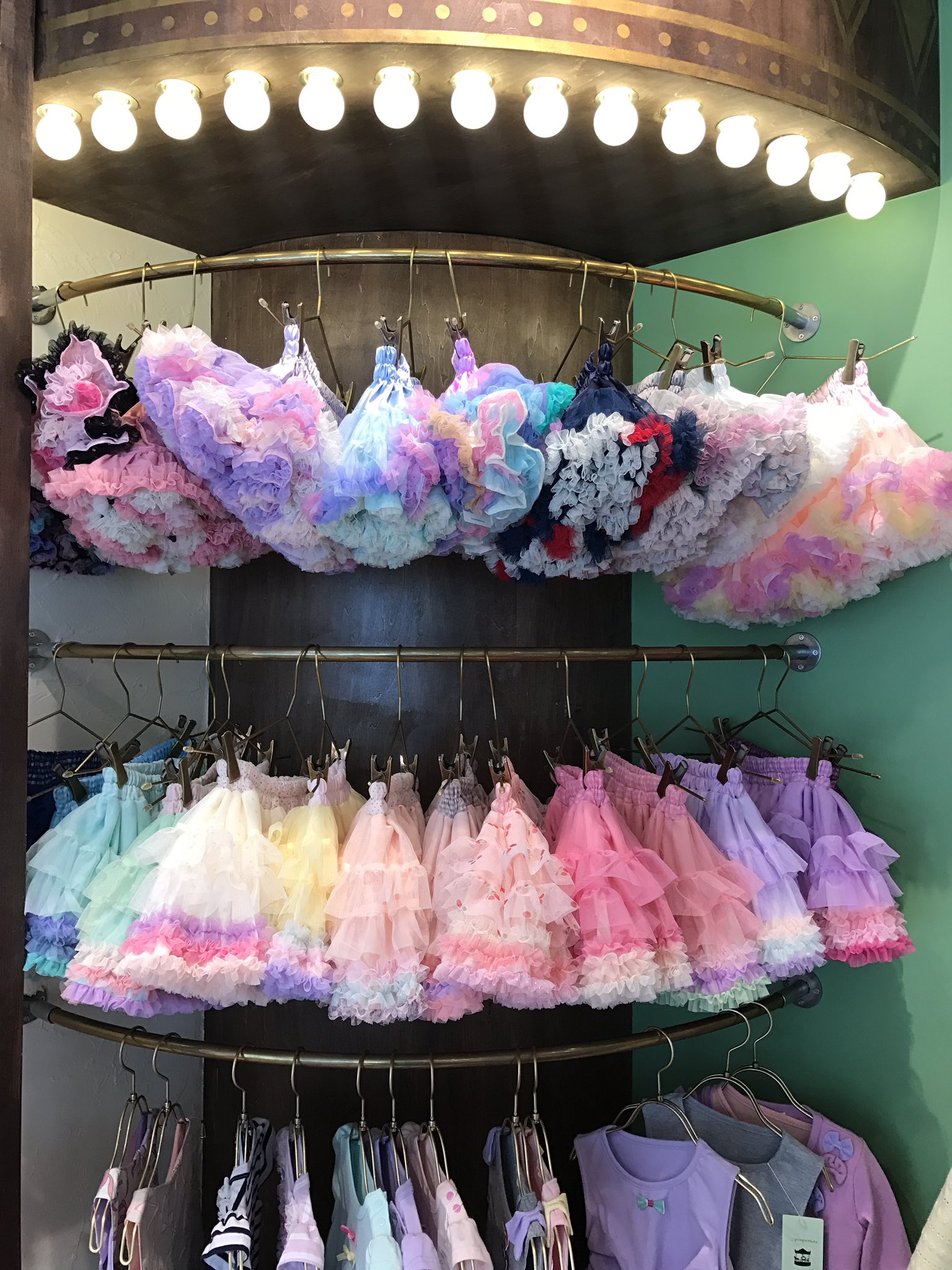 Hiro ただの旅好き お得好き 姪っ子のお誕生日祝いはリクエストでpanpantutu代官山で購入 ガーリーでふわふわ リボン レースが好きな人には超オススメのお店 ブルマーがとにかく可愛い 女の子ベビー 女の子ママ ベビー服 パンパン