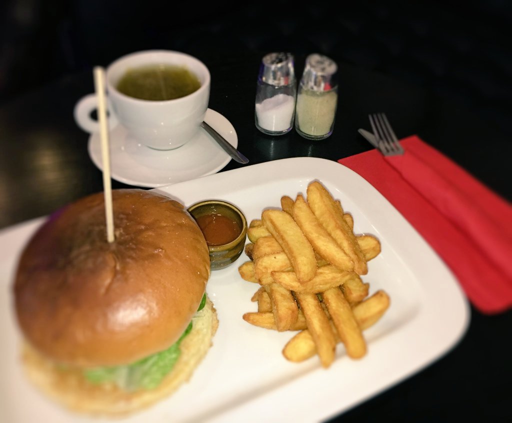 Ready for lunch? Burger & Beer £5 | Sharer Platters | Happy Hour 3pm | 2 courses for 3 | #London #stpauls #restaurant #food #drink #bar