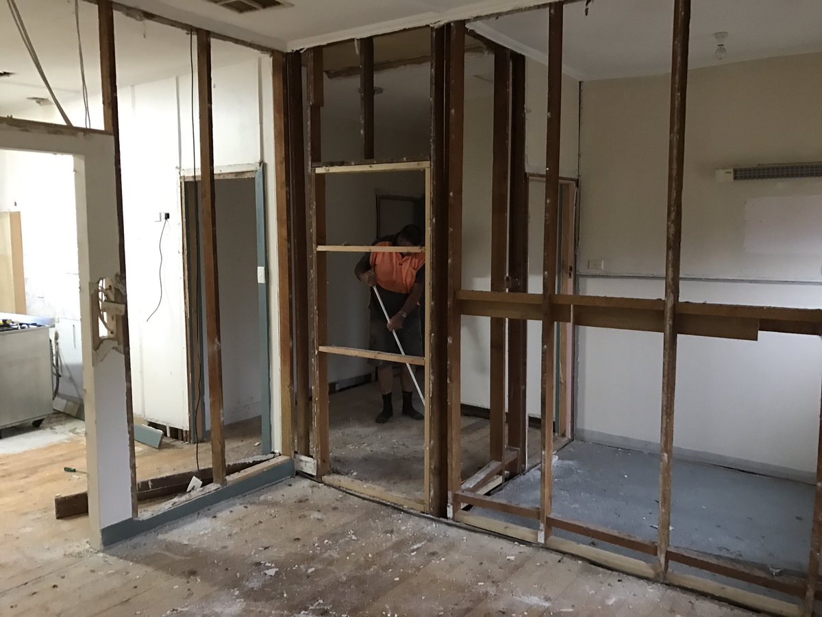 guinnipig's tweet photo. @avondowns85 @LinkBrokering  #kitchen17 will be underway soo tho https://t.co/7j4TeuNEnm
