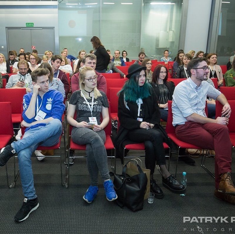 Blogotok's tweet image. Powoli zaczynamy za Wami tęsknić... 😭 a Wy? 💚🌷 fot.: @patrykptakphotography  #bloger #blog #targikielce #event #goodday #weekend #reachablo…