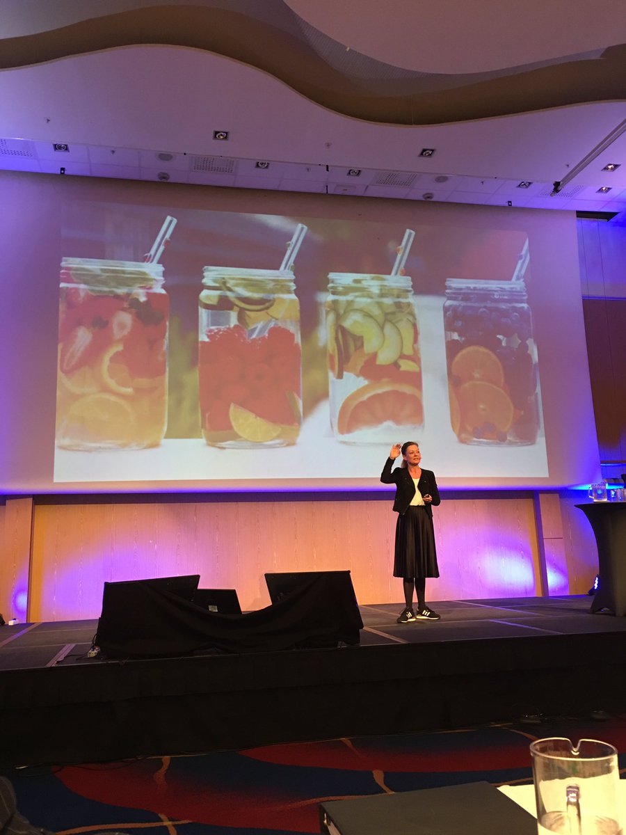 BjornKHaugland's tweet photo. @nhomatogdrikke setter #grønnfremtid17 på agenda - @Louisebk forteller om forbrukertrender @pejgruppen https://t.co/XcoLlVXJ2M