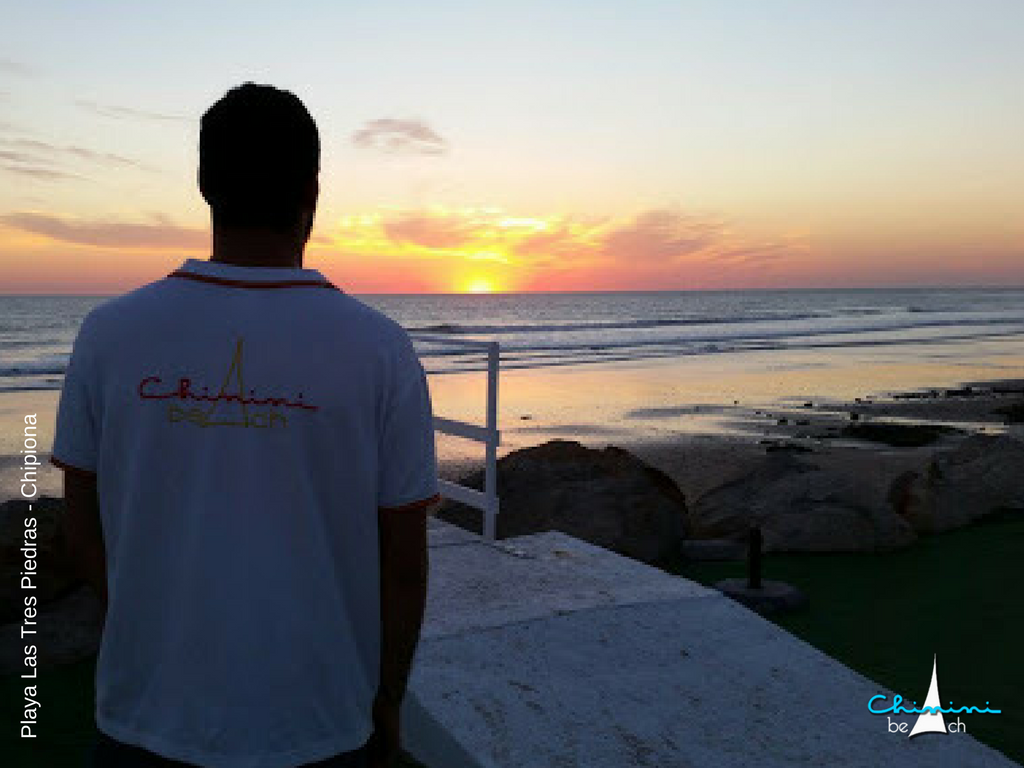 ChininiBeach's tweet photo. Así fue el  atardecer del otro día, ¿Nos acompañas a ver el de hoy?  Playa Las Tres Piedras - Chipiona https://t.co/VrhmA97MiI