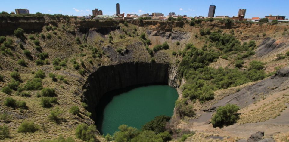 Take a guided tour of a once-operational diamond mine on your visit to #Kimberley, #Northern Cape  ow.ly/BQwM30aYrAK