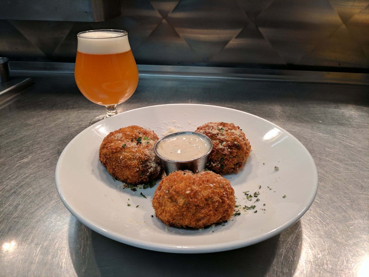 DoubleTreeColGA's tweet image. Come in today and treat your Administrative team to our famous Houlihan&apos;s cream cheese stuff mushrooms with a Providence Daft