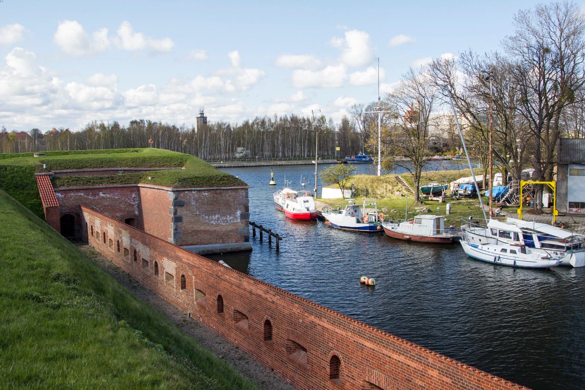 W majówkę zdobędziemy kajakami Twierdzę Wisłoujście! 🚣 bit.ly/2pdgBmn fot.@swiat_z_kajaka #gdansk #ilovegdn #majówka <a href="/muzeumgdansk/">Muzeum Gdańska</a>