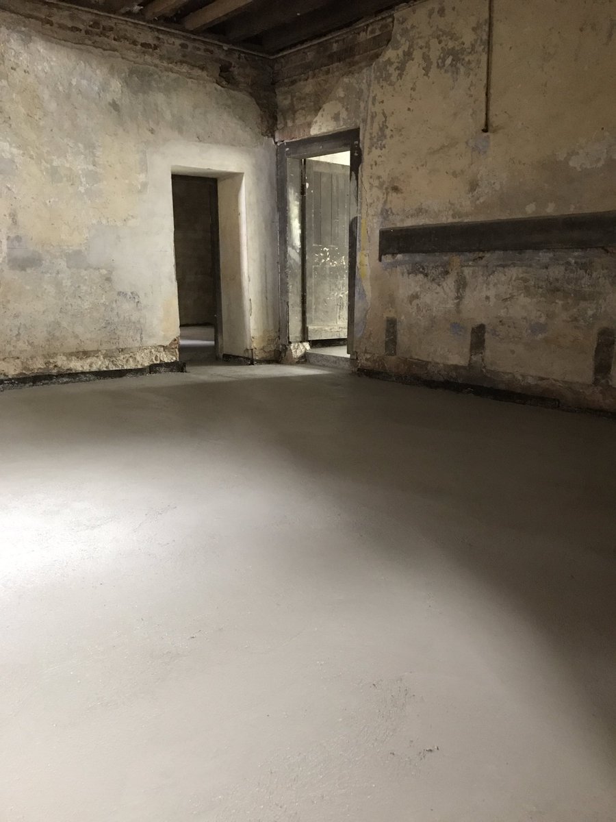 PlastererMark's tweet image. Breathable limecrete floors now completed at the stunning grade 1 Knole House Sevenoaks .Plastering to follow .