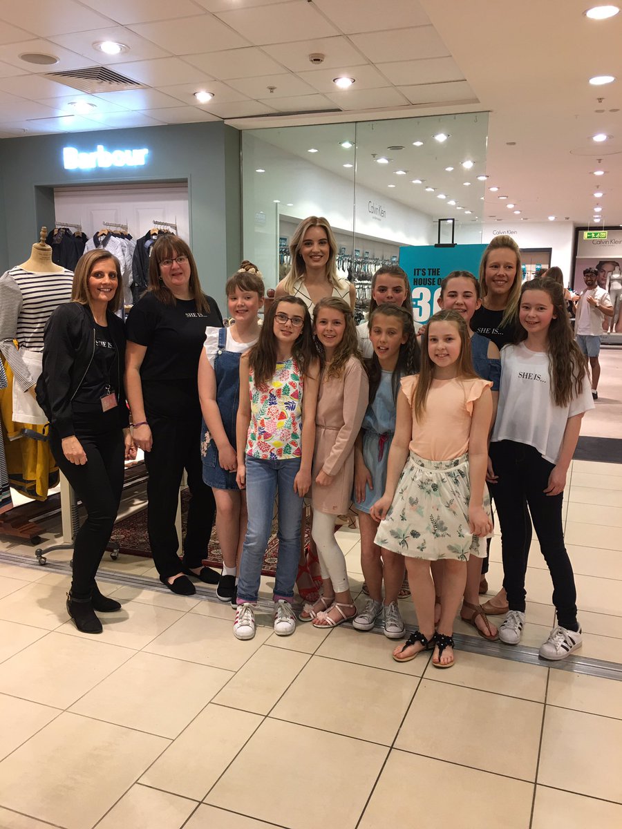 she_sheis's tweet photo. Georgia and the girls. https://t.co/rjqelEdrc7