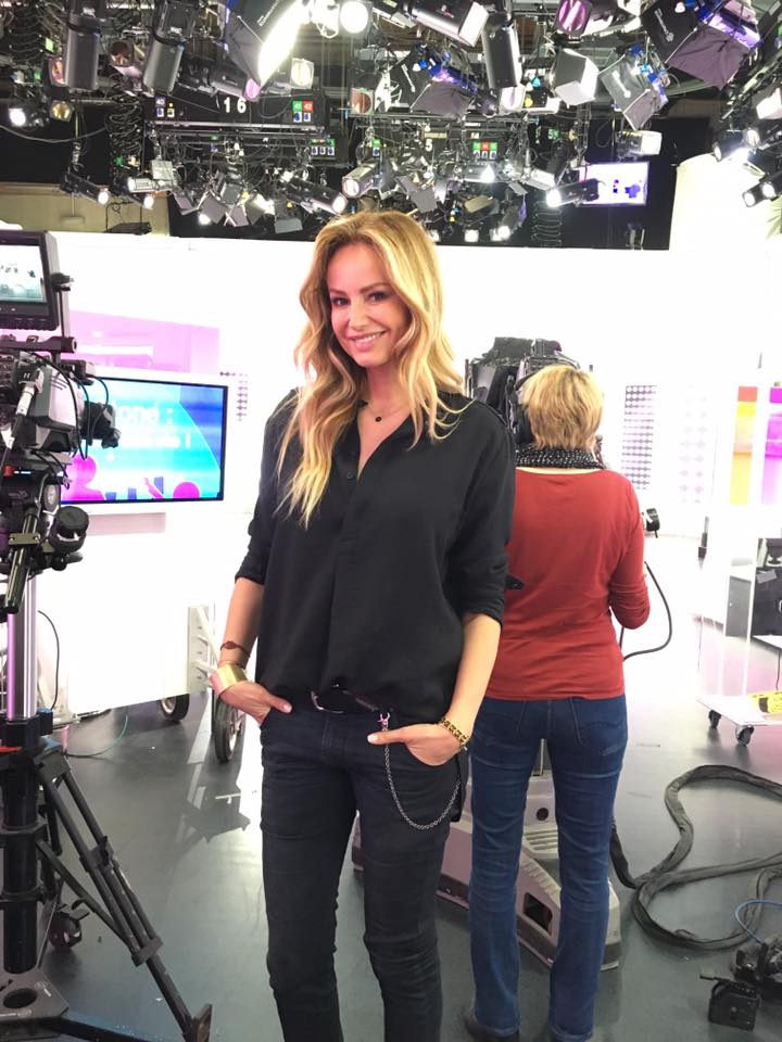 On écoute attentivement les secrets bien-être de la magnifique <a href="/AdrianaKarembeu/">Adriana Karembeu</a>, qu'elle dévoile dans son nouveau livre !