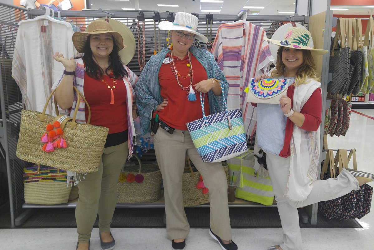 VMLTiffany963's tweet image. Having fun and inspiring guest while we set #GlobalBazaar! 👜☀#TargetStyle #VMTL @AngT_DiPierro @TargetStyle
