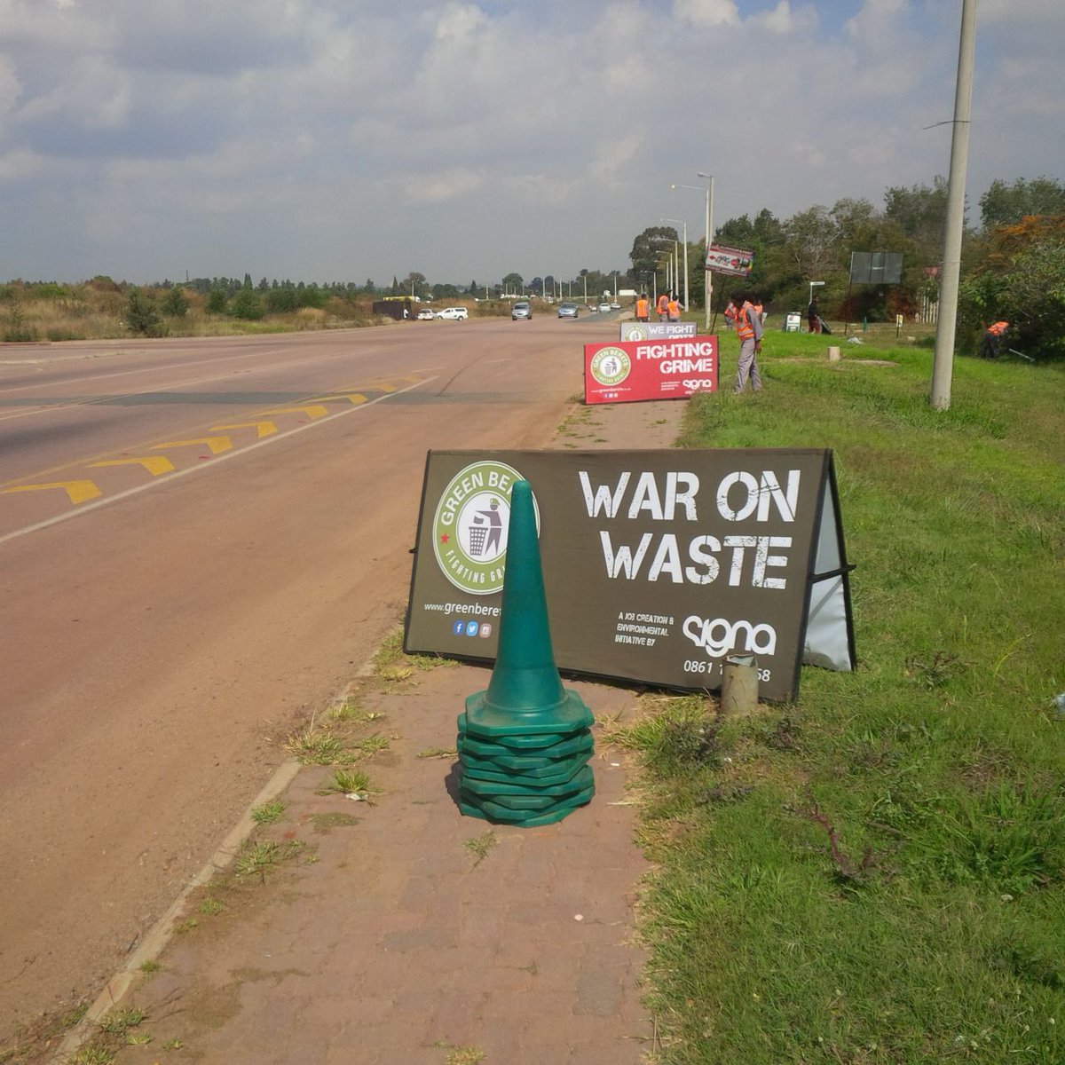 murray_chabant's tweet photo. Green Berets cleaning up in Thembisa. The recent acquisition of a 20 seater taxi, means GB can get to communities that need help! https://t.co/gnpDEIxfGX