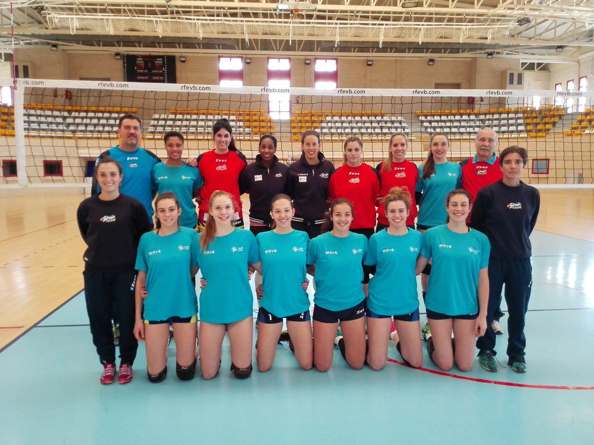 Comienza la concentración previa de la femenina @VoleyFemAbs en Soria, sede de permanente juvenil <a href="/CAEPSORIA/">CAEPSORIA</a> #ILUSION #SACRIFICIO <a href="/RFEVB/">Real Federación Española de Voleibol</a>