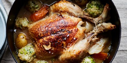 SainsburysMag's tweet image. Slow-cooked chook with pea and parsley dumplings is the perfect springtime #comfortfood🐔bit.ly/2q7Rbtg