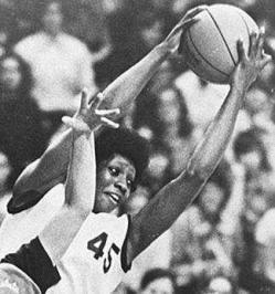 semaca_srota's tweet photo. Lusia, “Lucy” Harris (única mujer reclutada en un equipo de la NBA- 1977) #MujeresHistóricas https://t.co/Pip6qUx4gC