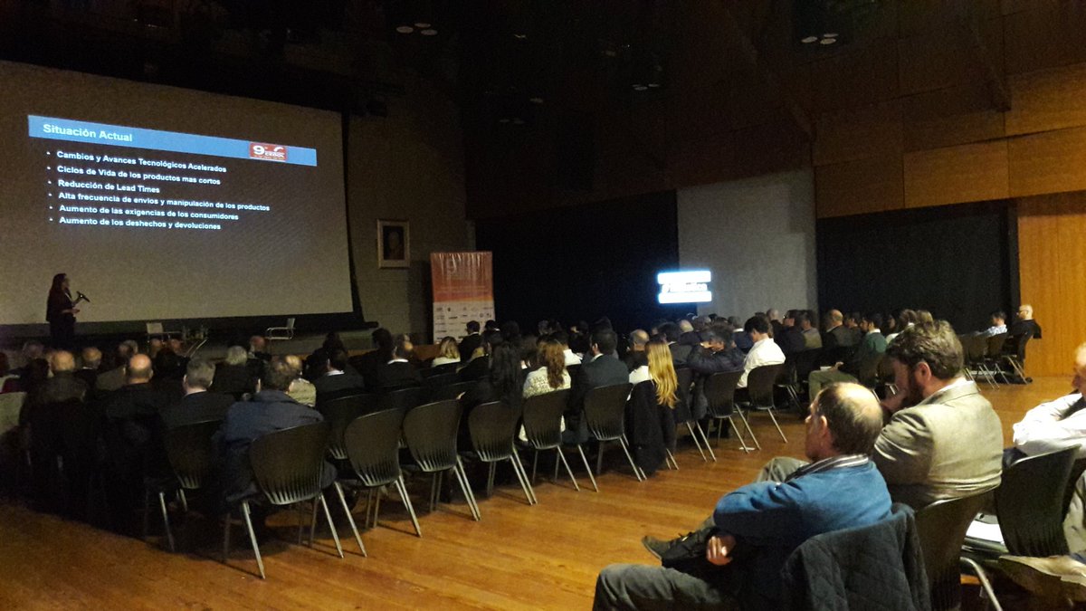 FADEEAC's tweet image. #AHORA Judit Giacchino analiza en el 9° Encuentro de #CEDOL el mapa económico actual y la importancia de la #logística inversa. #FADEEAC