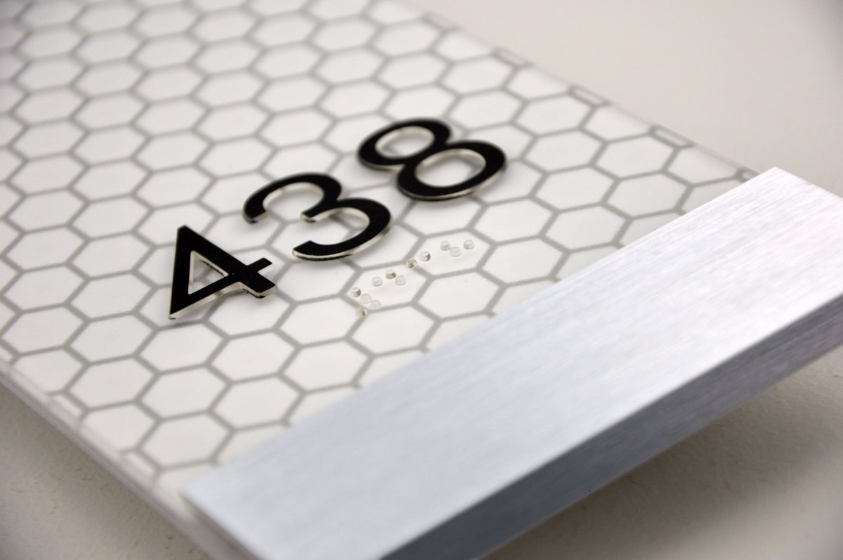 Seesawsigntools's tweet image. Our Duxbury sign family| ow.ly/42fv30bc70a