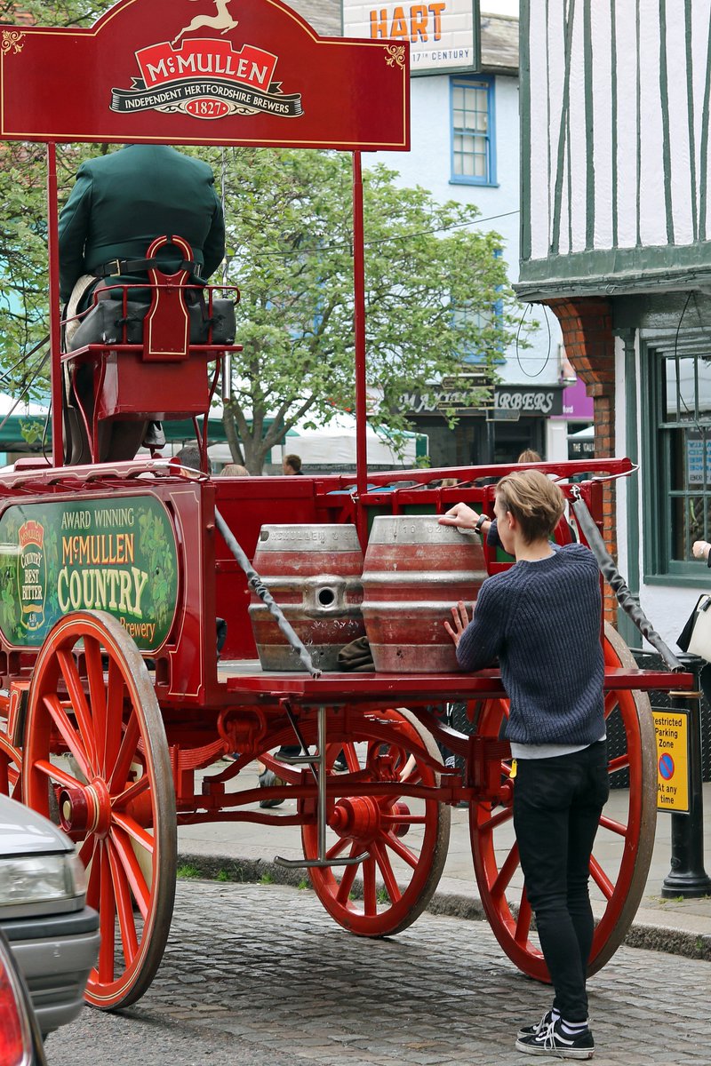 McMullens_pubs's tweet photo. Who spotted us on Friday making deliveries on our old Horse & Dray? Loved bringing some of our heritage out for the day! #Since1827 https://t.co/JwQat6N258