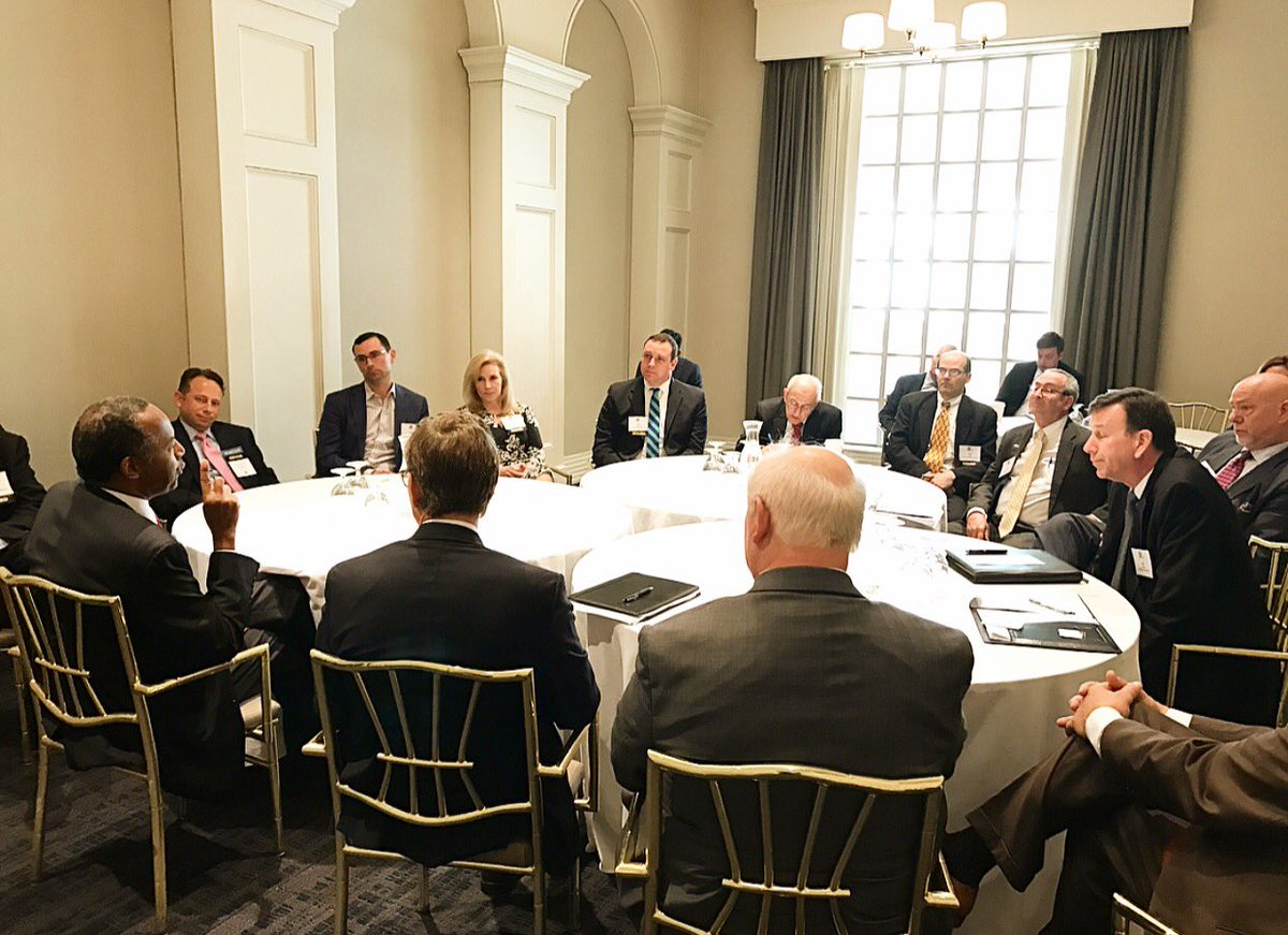 LynnePattonHUD's tweet image. Very productive roundtable w/@OhioHsgCouncil financial lenders, developers &amp;amp; community investors re #DavisBacon #LIHTC #Sec8 #PPpartnerships