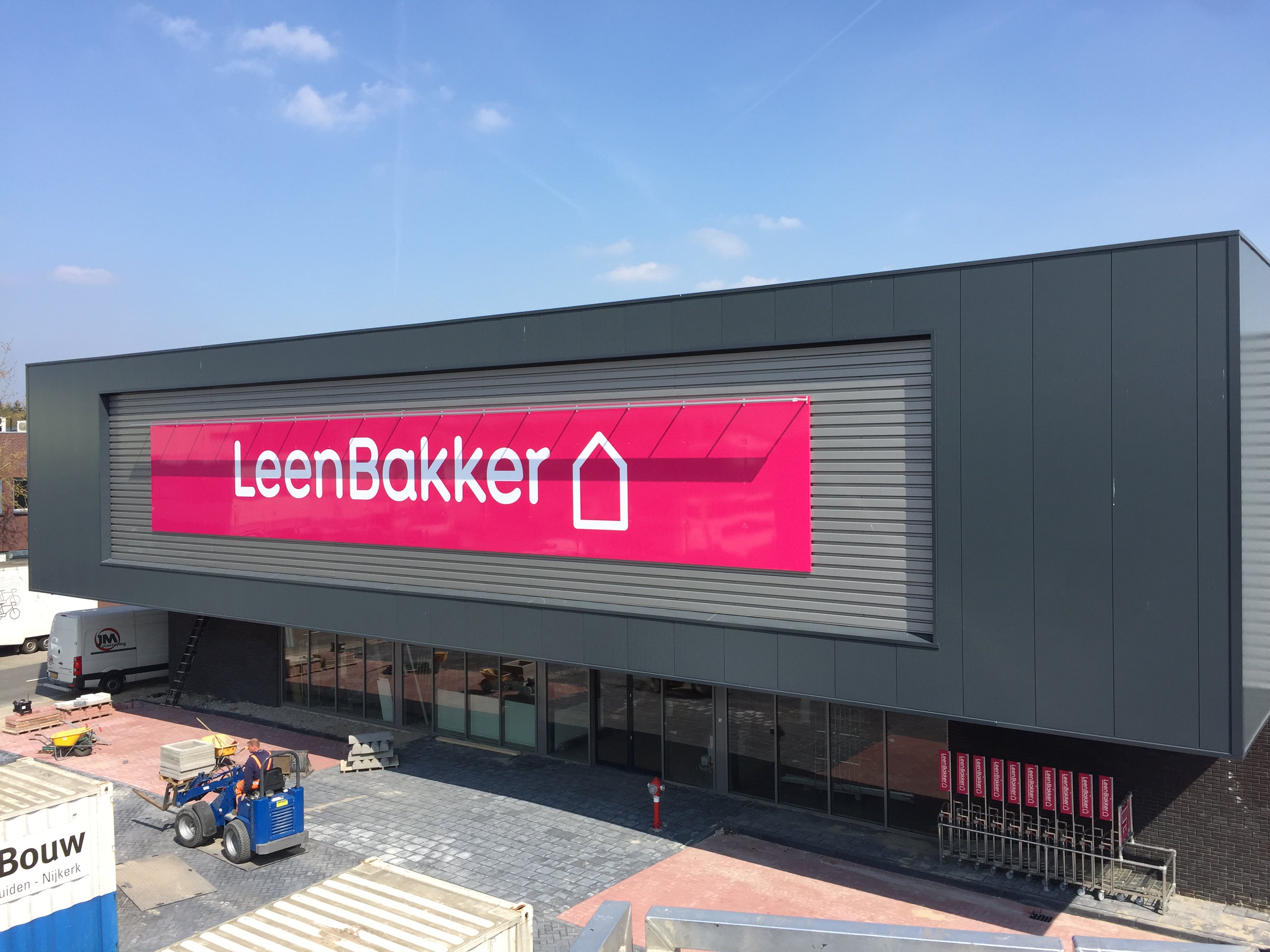 lamp Eindig Vormen Reklet on Twitter: "Reklet laat signing spreken! Wij plaatsen momenteel  deze ruim 19 meter brede gevelreclame voor Leen Bakker in Hilversum.  #signing #reclame https://t.co/3NlLejBpe4" / Twitter