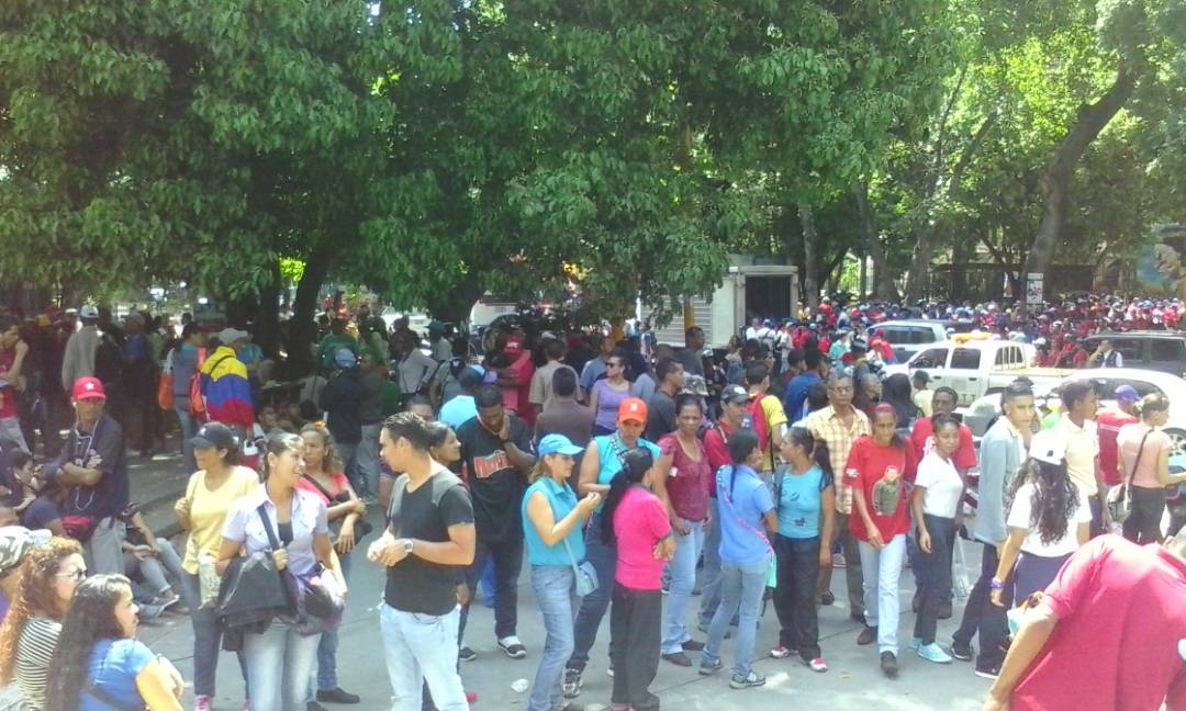MICVEN2015's tweet photo. #AHORA | Juventud en la calle por la paz y en contra del terrorismo. https://t.co/lwGpu2jdlv