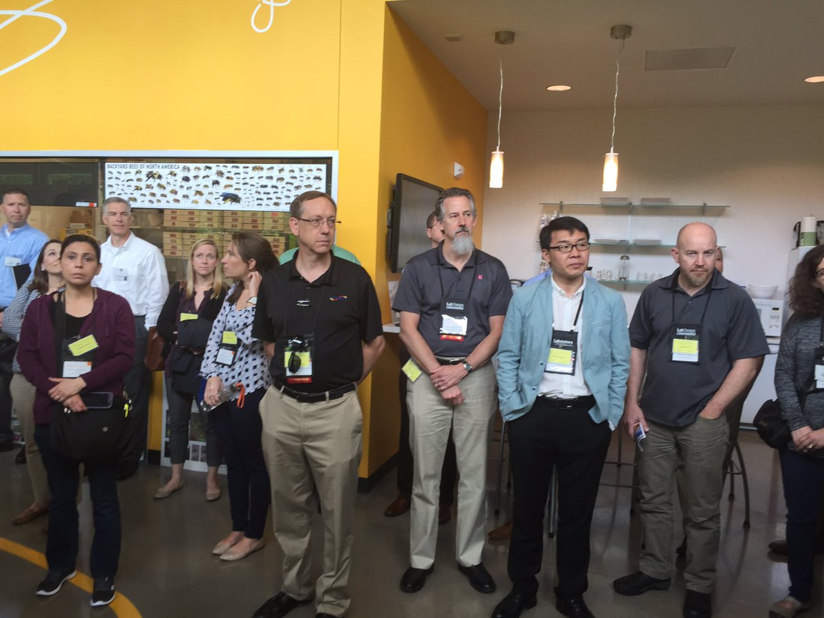 labdesignnews's tweet photo. #2017LDC attendees tour the Bayer Bee Care Center @BayerBeeCare #Honeybees #labdesign https://t.co/huIlzrTOZY