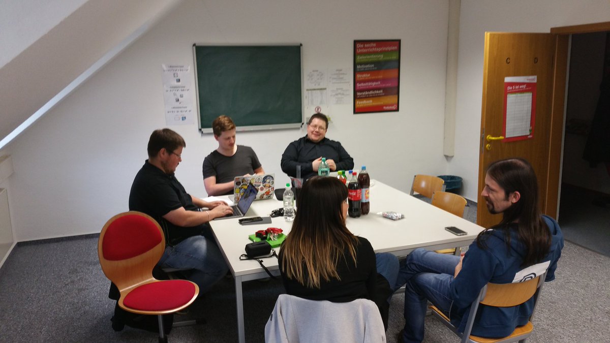 Schaut mal, wer wieder die Schulbank drückt... #wpmeetupeifel <a href="/00Sleepy/">00Sleepy (T.Bruehl)</a> <a href="/felixarntz/">Felix Arntz</a> <a href="/mazzomaz/">mazzomaz</a> <a href="/CaroleOlinger/">Carole Olinger🤘🇪🇺</a> <a href="/schlessera/">Alain Schlesser</a> <a href="/CoachBirgit/">Birgit Olzem</a>